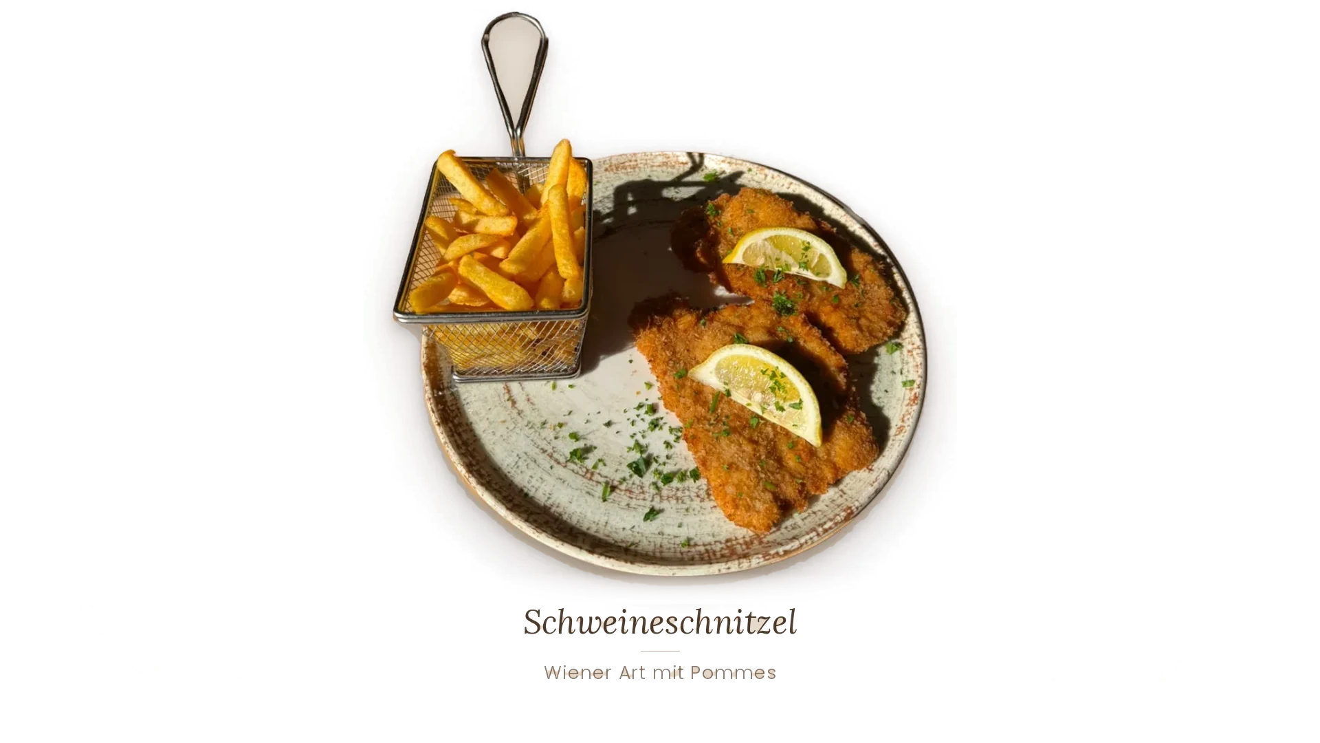 Essensimpression: Schweineschnitzel Wiener Art mit Pommes
